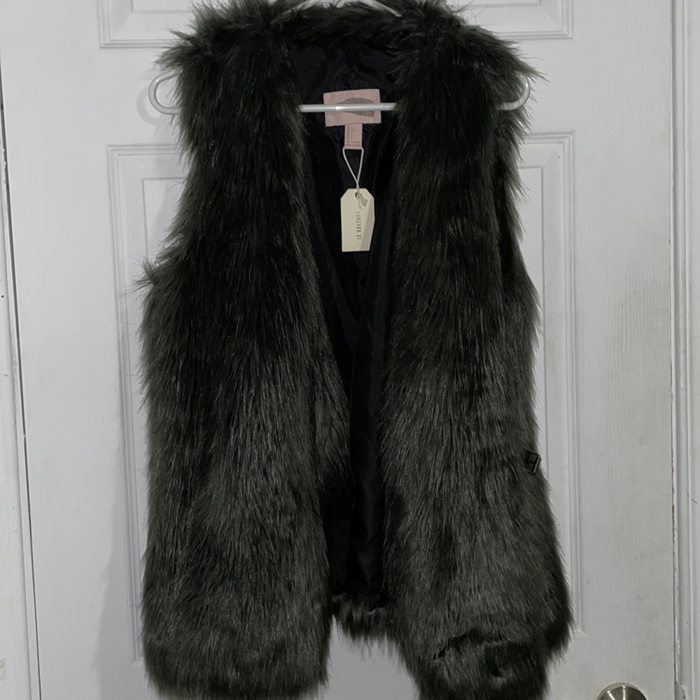 2/$30- Two faux fur vests bundle BNWT